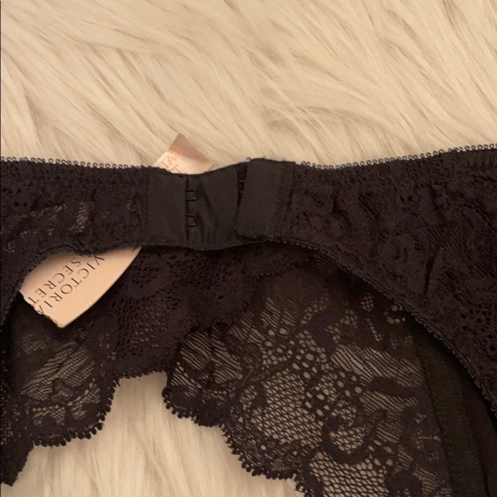 NWT Victoria’s Secret black lace garter belt - Picture 5 of 6